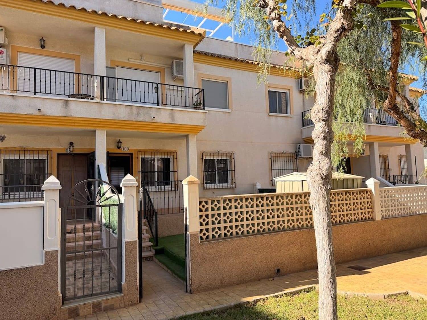 2 bedroom Apartment for sale in Alicante / Alacant city with pool garage - € 154,000 (Ref: 9779959)