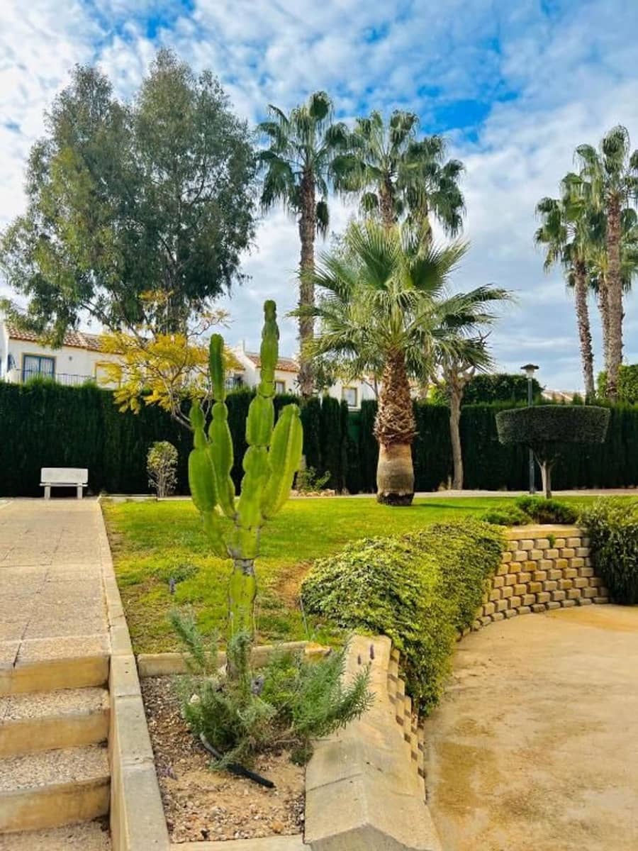 2 soveværelse Lejlighed til salg i Playa Flamenca med swimmingpool garage - € 179.000 (Ref: 9782897)