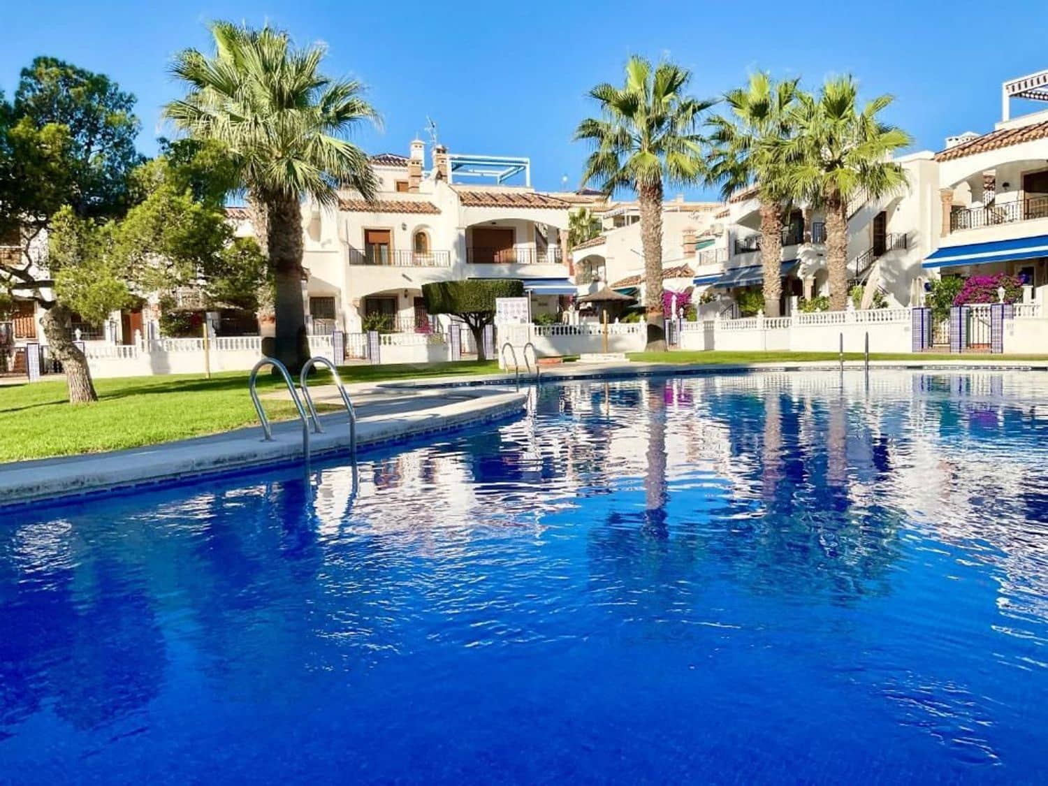 2 soveværelse Lejlighed til salg i Playa Flamenca med swimmingpool garage - € 179.000 (Ref: 9782897)