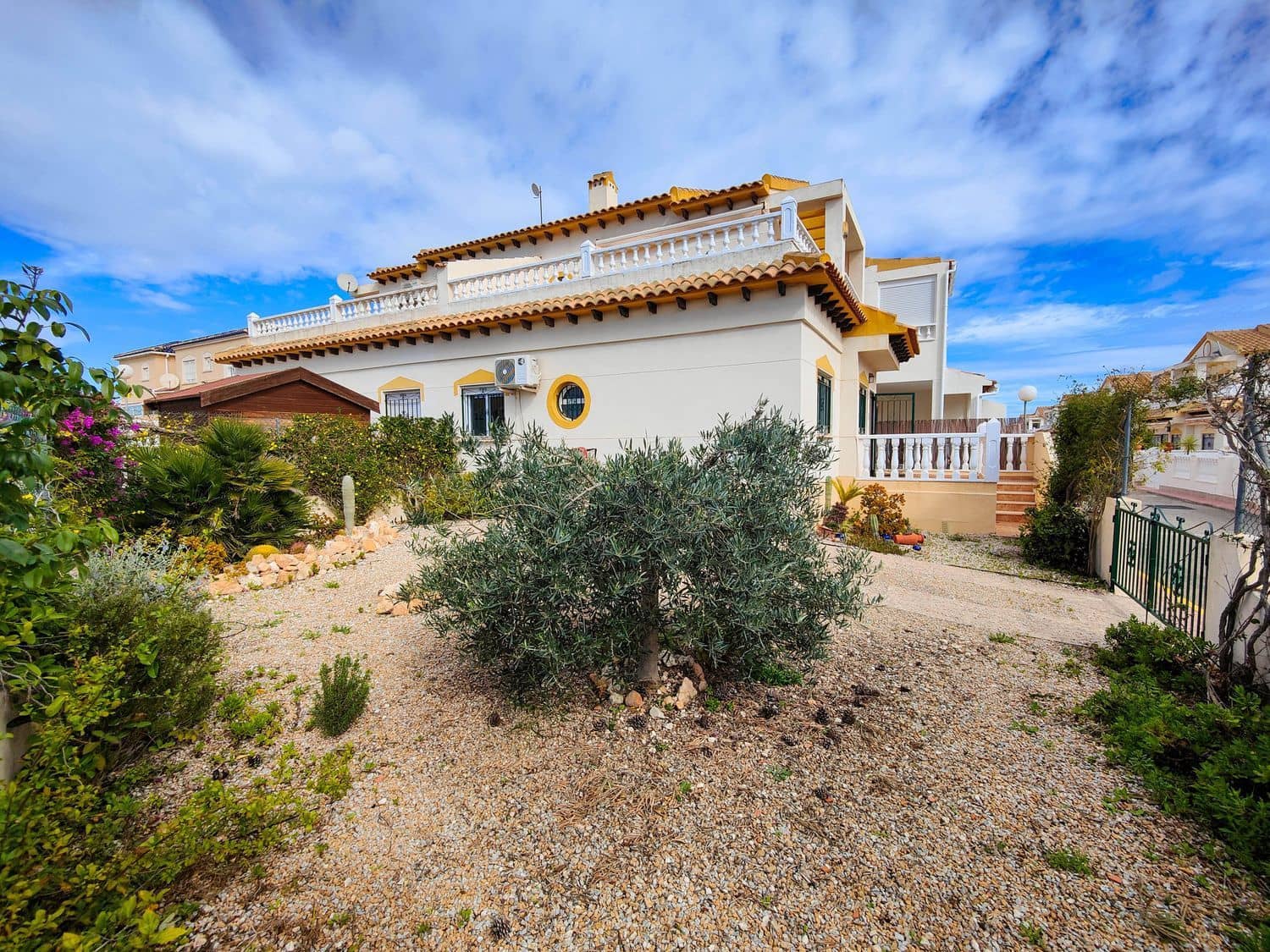 3 slaapkamer Huis te koop in La Florida met zwembad garage - € 235.000 (Ref: 9782900)