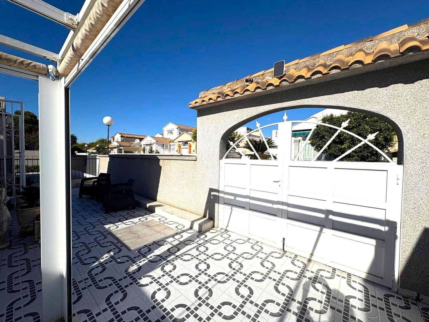 2 bedroom Townhouse for sale in Torrevieja with pool garage - € 165,000 (Ref: 9782904)