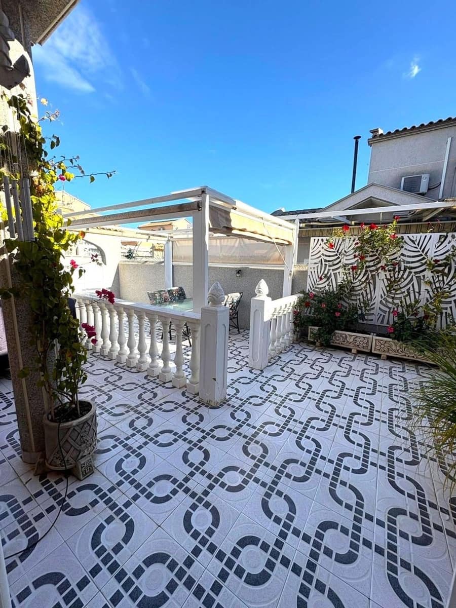 2 bedroom Townhouse for sale in Torrevieja with pool garage - € 165,000 (Ref: 9782904)