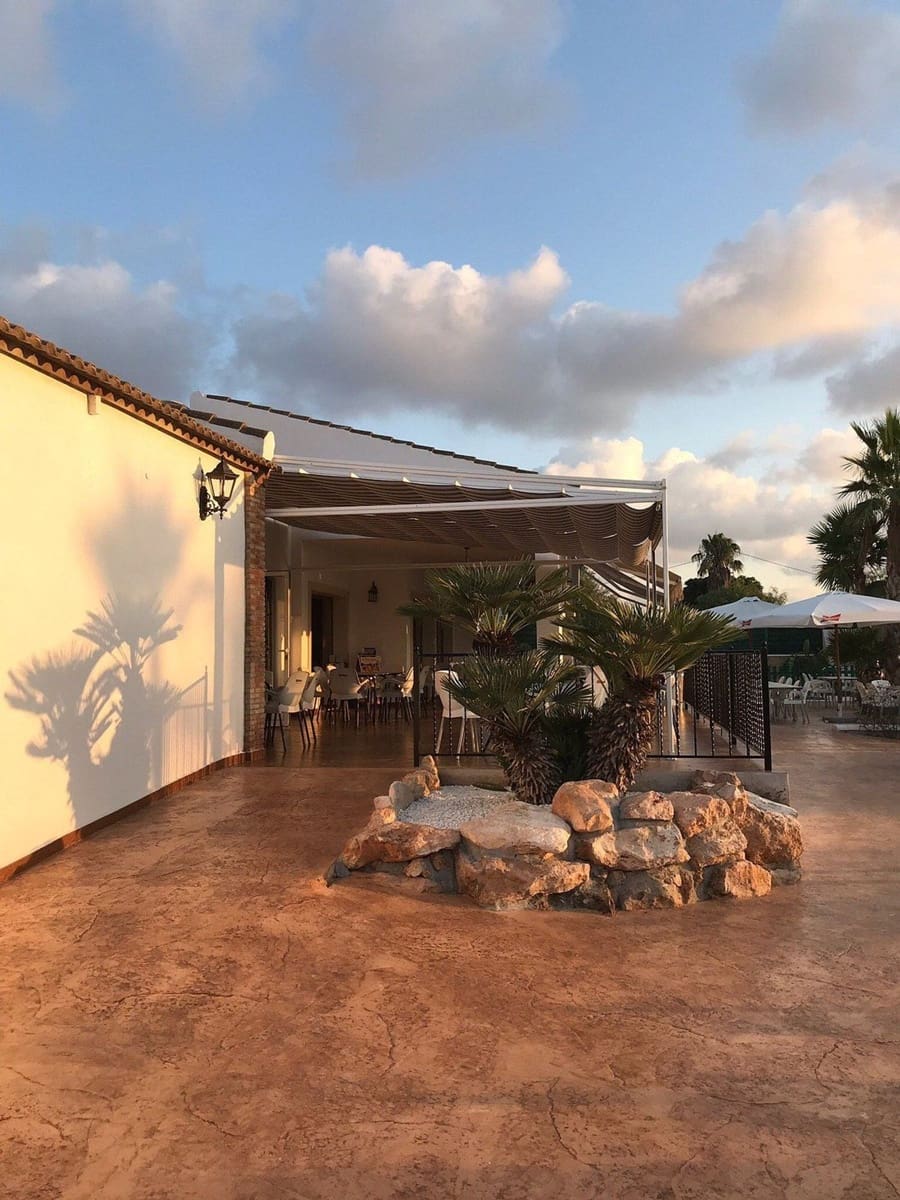 Chalet de 3 habitaciones en Los Montesinos en venta con piscina garaje - 387.500 € (Ref: 9782908)