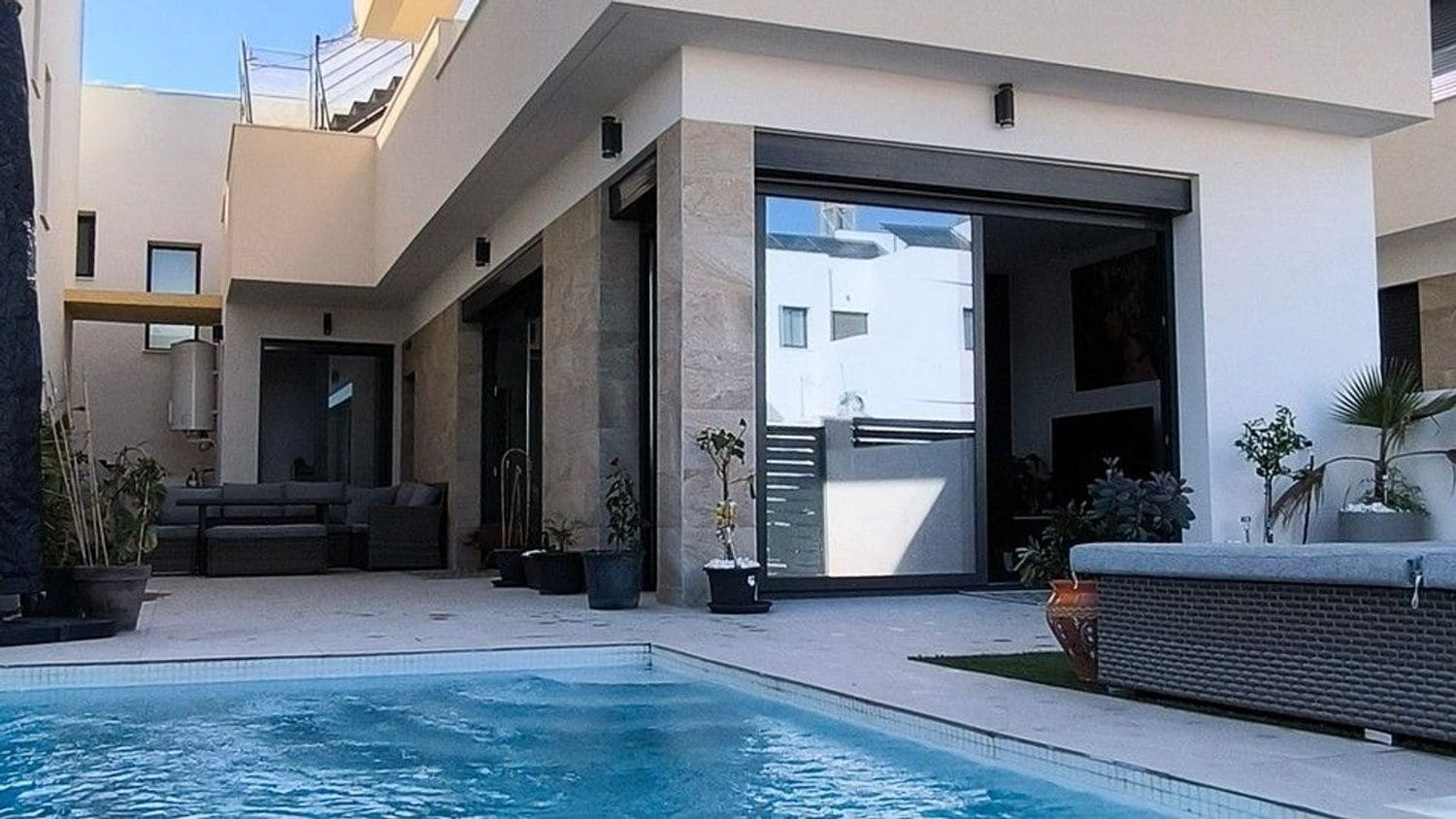 Chalet de 3 habitaciones en Los Montesinos en venta con piscina garaje - 387.500 € (Ref: 9782908)