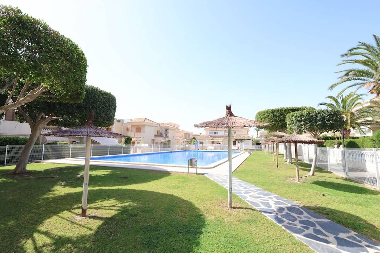 2 slaapkamer Appartement te koop in Alicante stad met zwembad garage - € 179.000 (Ref: 9800329)