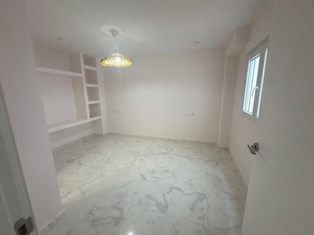 3 Zimmer Apartment zu verkaufen in Centro - Muelle Pesquero, Torrevieja mit Garage - 189.900 € (Ref: 9800331)