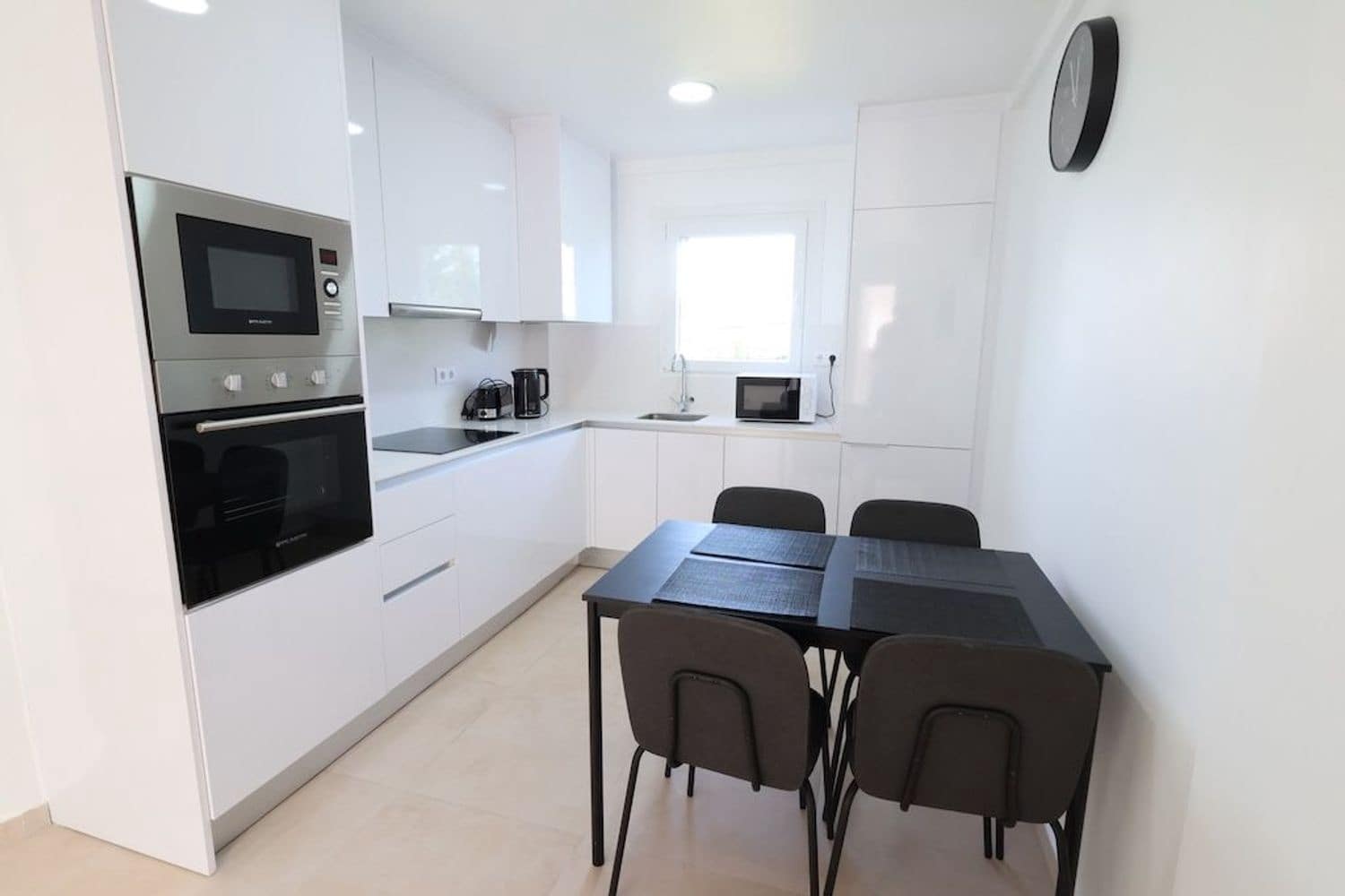2 Zimmer Apartment zu verkaufen in Alicante / Alacant Stadt mit Garage - 179.000 € (Ref: 9807517)