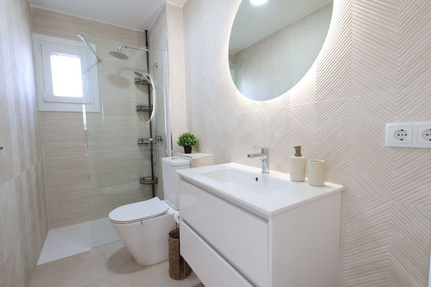 2 Zimmer Apartment zu verkaufen in Alicante / Alacant Stadt mit Garage - 179.000 € (Ref: 9807517)