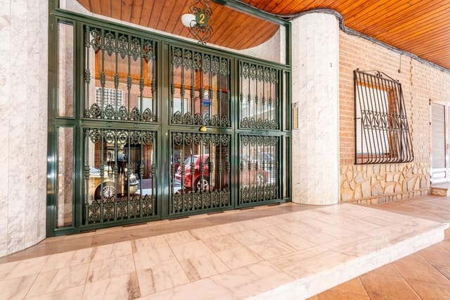 3 bedroom Apartment for sale in Playa del Acequión, Torrevieja with garage - € 163,000 (Ref: 9807519)