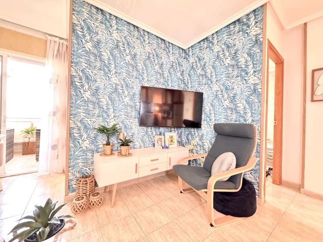 Apartamento de 2 habitaciones en Playa del Acequión, Torrevieja en venta con piscina garaje - 128.000 € (Ref: 9807520)