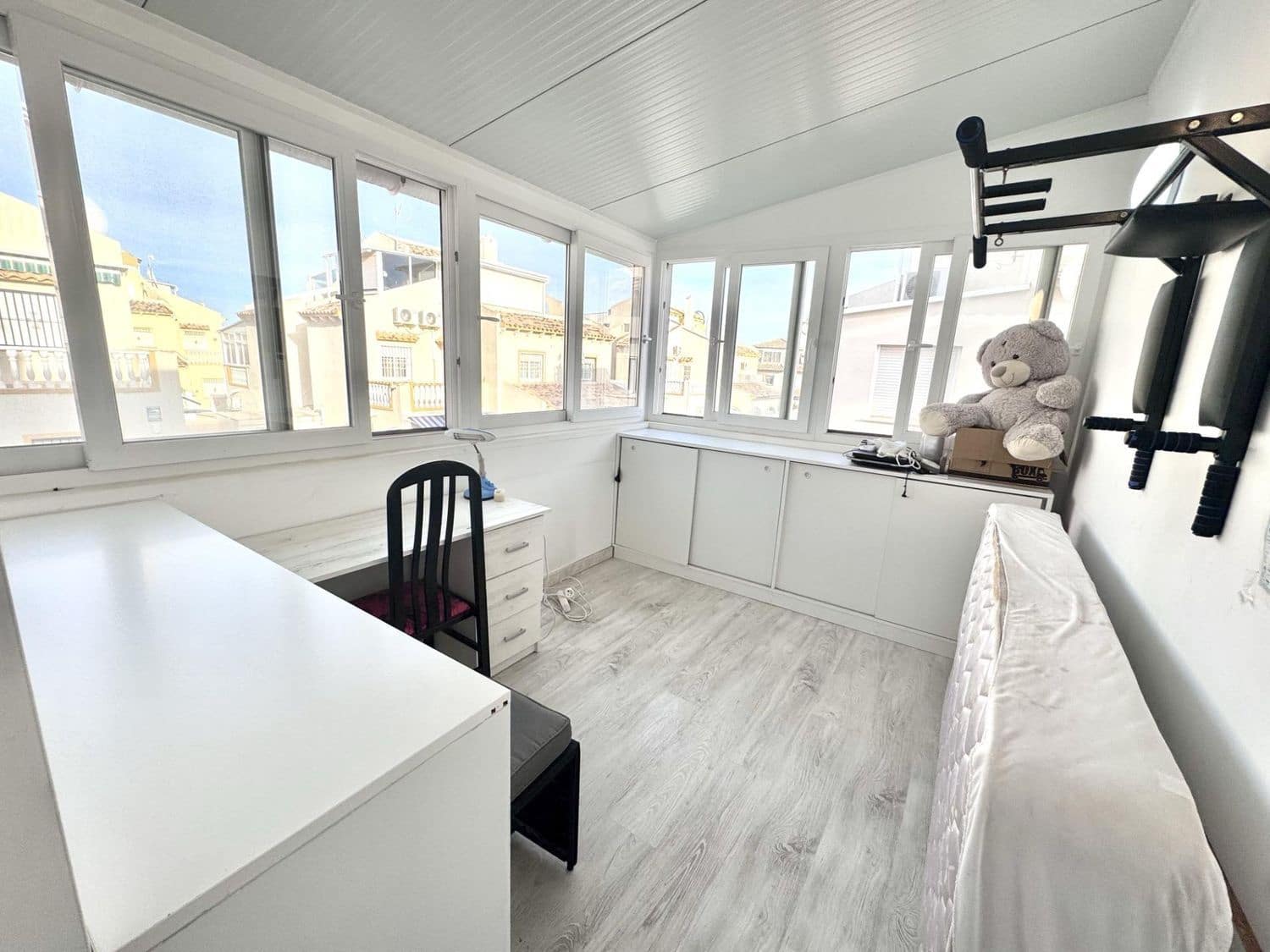 5 soverom Hus til salgs i Alicante by med svømmebasseng garasje - € 210 000 (Ref: 9810879)