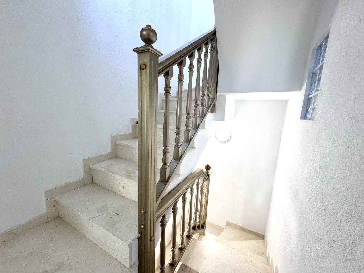 5 soverom Hus til salgs i Alicante by med svømmebasseng garasje - € 210 000 (Ref: 9810879)