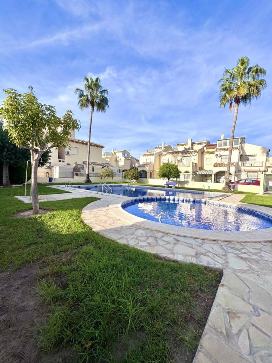 5 soverom Hus til salgs i Alicante by med svømmebasseng garasje - € 210 000 (Ref: 9810879)