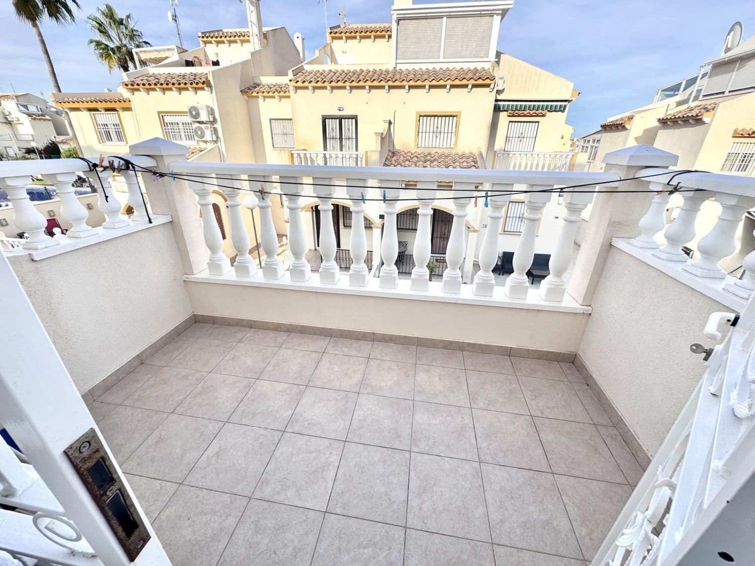 5 soverom Hus til salgs i Alicante by med svømmebasseng garasje - € 210 000 (Ref: 9810879)