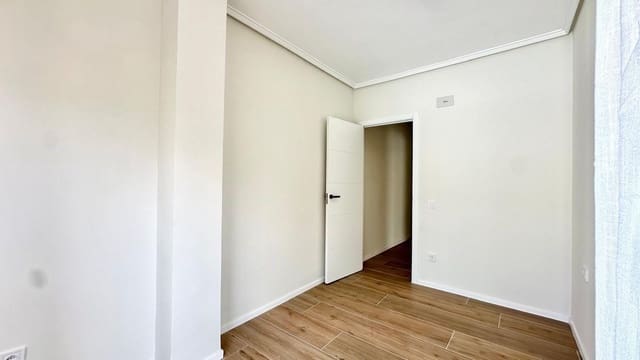 3 Zimmer Apartment zu verkaufen in Centro - Muelle Pesquero, Torrevieja mit Garage - 179.900 € (Ref: 9815443)