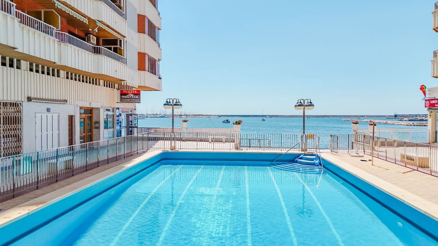 3 chambre Appartement à vendre à Torrevieja avec piscine garage - 239 000 € (Ref: 9819835)