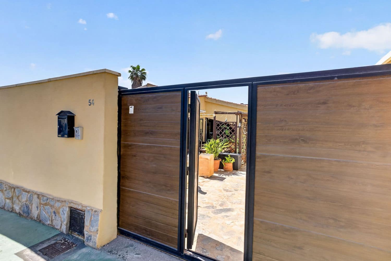 3 soverom Villa til salgs i Torrevieja med svømmebasseng garasje - € 525 000 (Ref: 9819837)