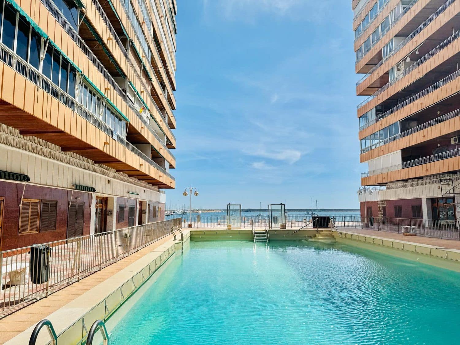 3 chambre Appartement à vendre à Torrevieja avec piscine garage - 219 000 € (Ref: 9821937)