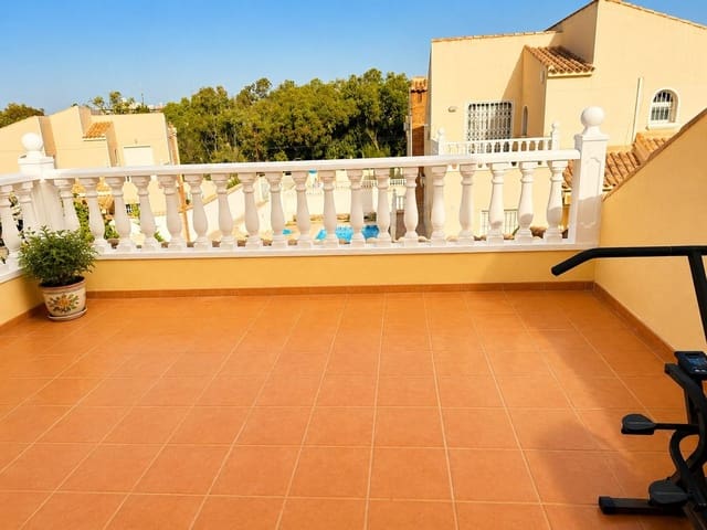 4 slaapkamer Villa te koop in Playa Flamenca, Orihuela met zwembad garage - € 580.000 (Ref: 9840679)