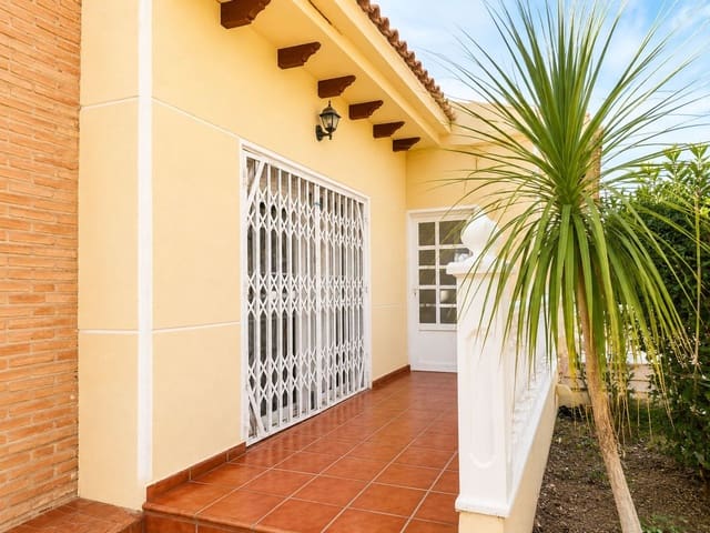4 slaapkamer Villa te koop in Playa Flamenca, Orihuela met zwembad garage - € 580.000 (Ref: 9840679)