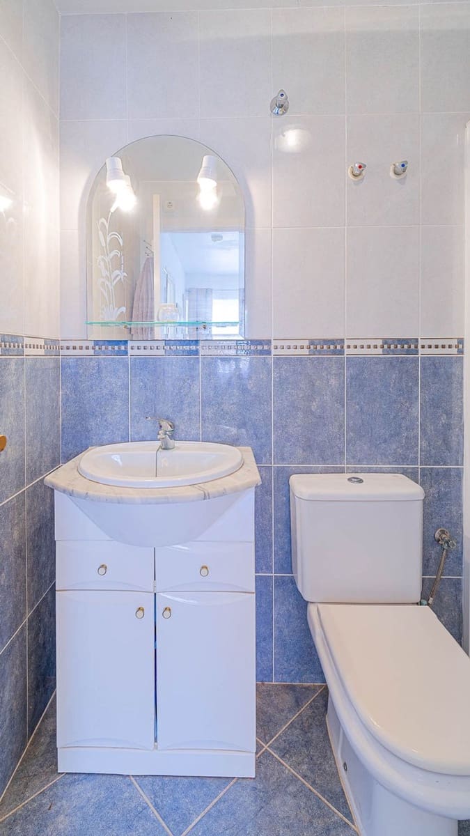 2 bedroom Townhouse for sale in Alicante / Alacant city with pool garage - € 165,000 (Ref: 9841994)