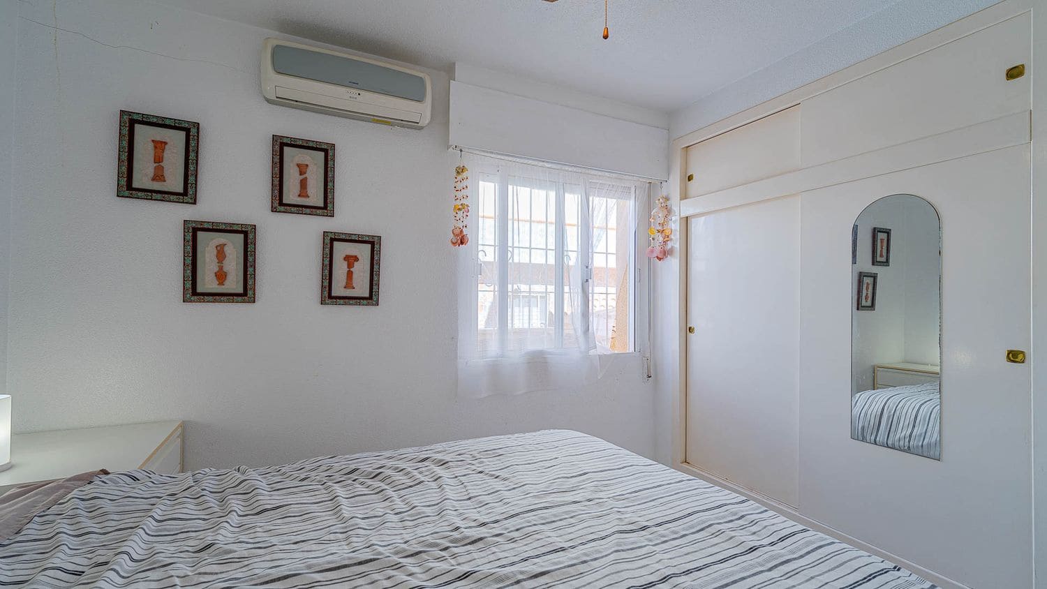 2 bedroom Townhouse for sale in Alicante / Alacant city with pool garage - € 165,000 (Ref: 9841994)