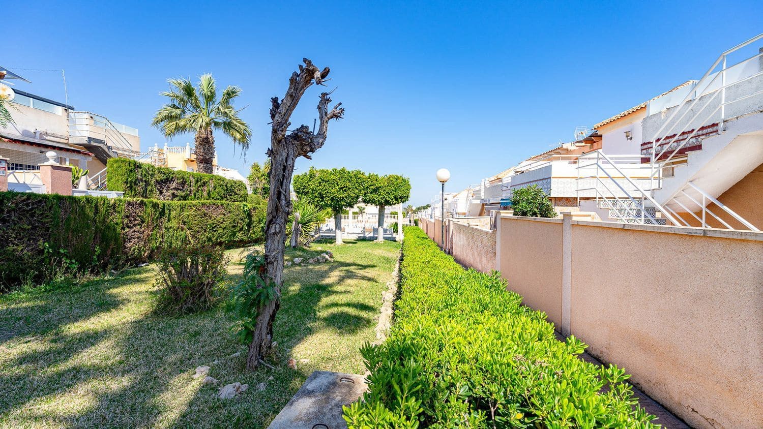 2 bedroom Townhouse for sale in Alicante / Alacant city with pool garage - € 165,000 (Ref: 9841994)