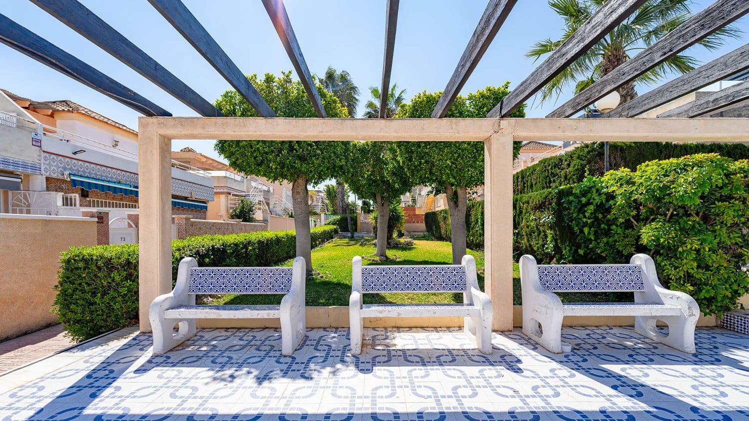 2 bedroom Townhouse for sale in Alicante / Alacant city with pool garage - € 165,000 (Ref: 9841994)