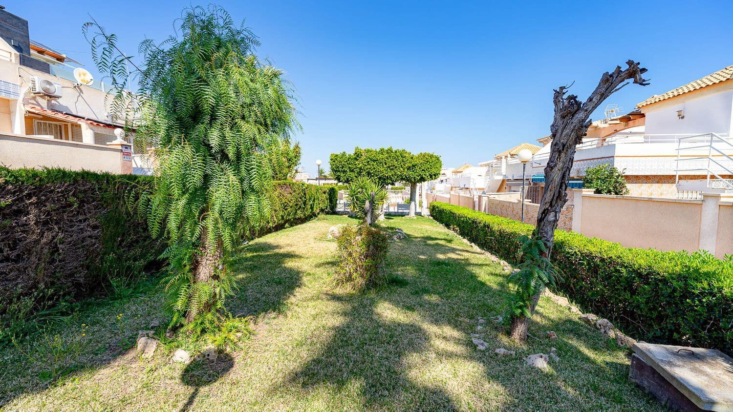 2 bedroom Townhouse for sale in Alicante / Alacant city with pool garage - € 165,000 (Ref: 9841994)