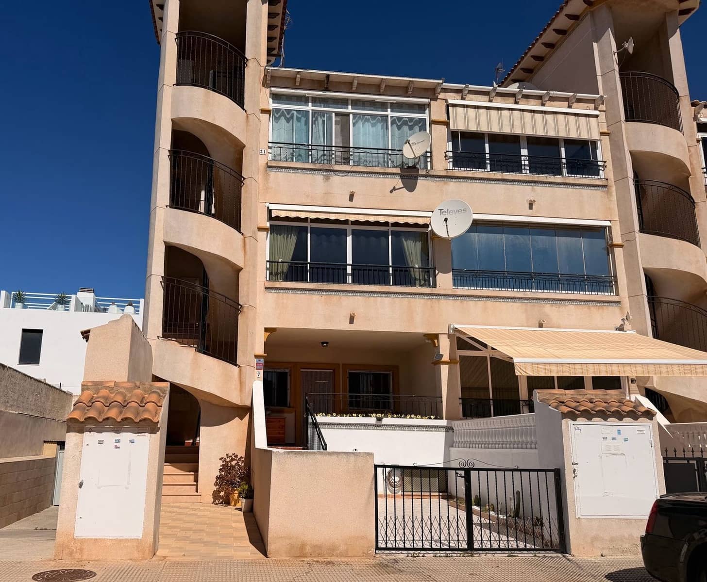 2 bedroom Apartment for sale in Orihuela Costa with pool garage - € 159,900 (Ref: 9841997)