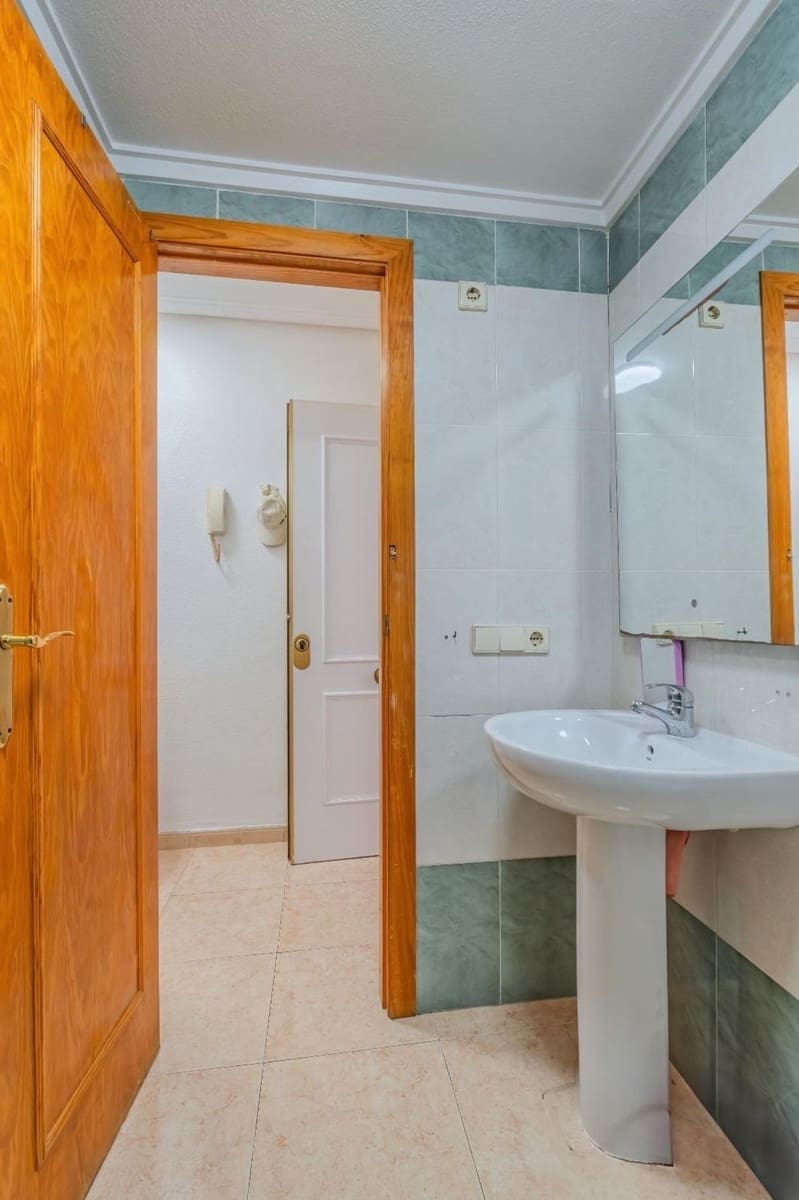 1 chambre Appartement à vendre à Torrevieja avec piscine garage - 99 990 € (Ref: 9854815)