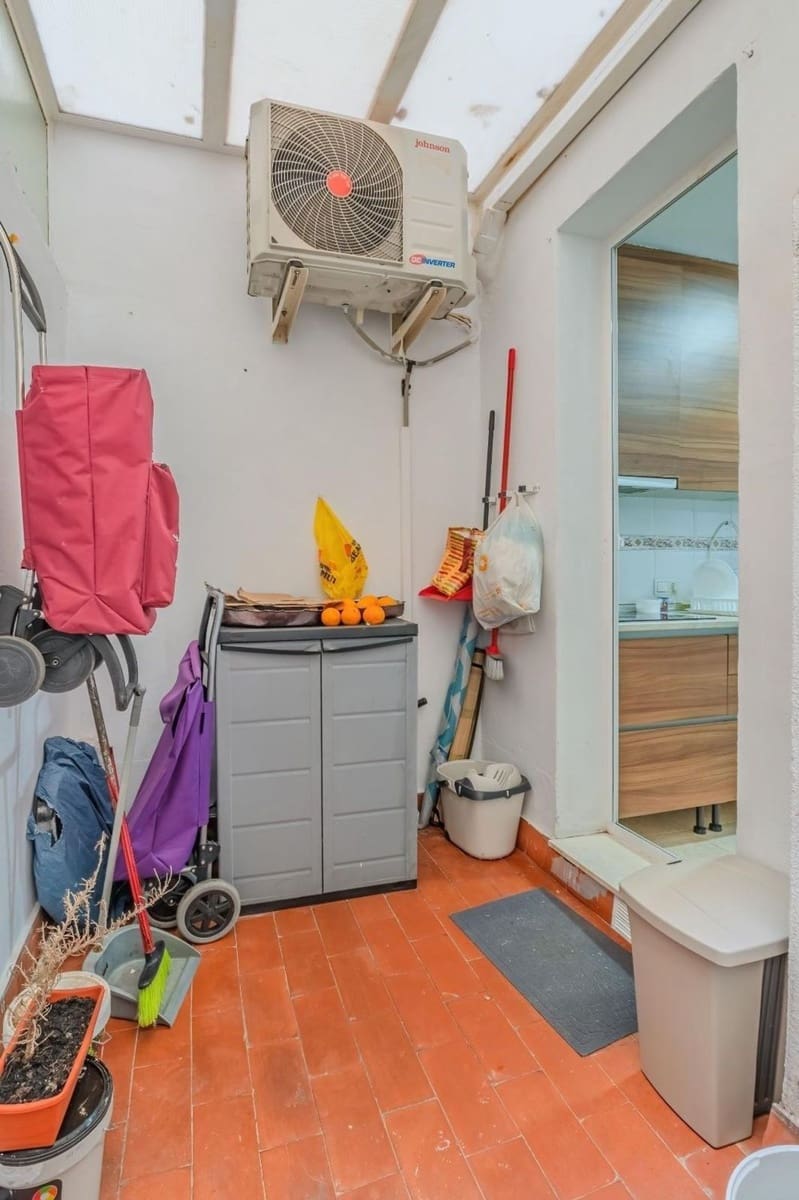1 chambre Appartement à vendre à Torrevieja avec piscine garage - 99 990 € (Ref: 9854815)