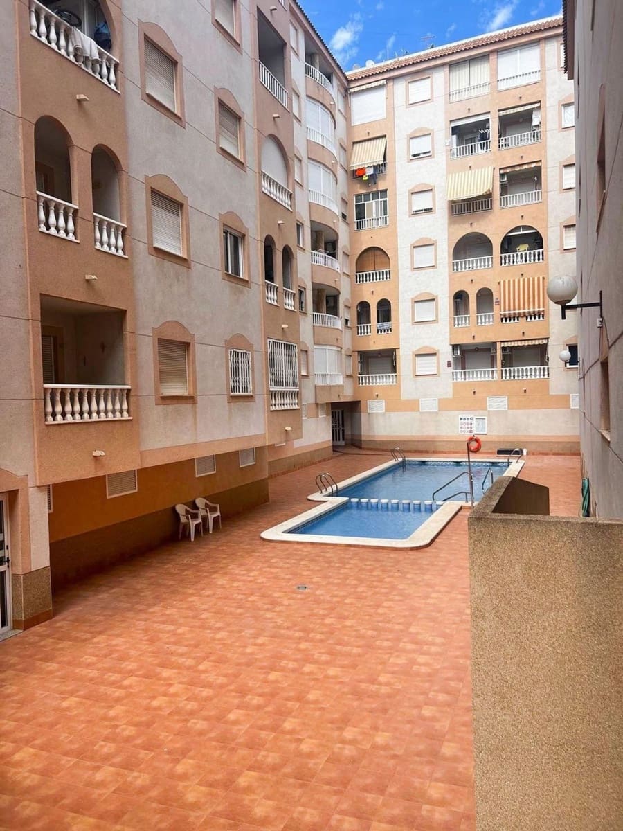 1 chambre Appartement à vendre à Torrevieja avec piscine garage - 99 990 € (Ref: 9854815)