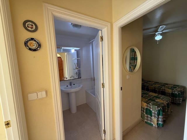 Apartamento de 2 habitaciones en Aguas Nuevas, Torrevieja en venta con piscina garaje - 159.900 € (Ref: 9861402)