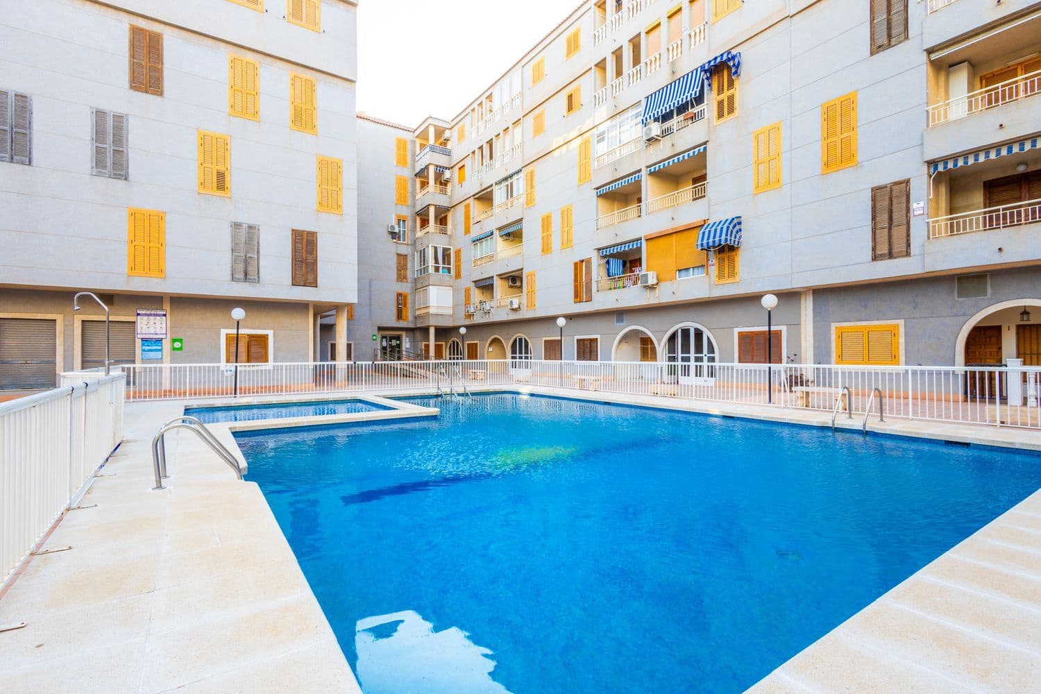 2 soveværelse Lejlighed til salg i Torrevieja med swimmingpool garage - € 159.900 (Ref: 9861403)