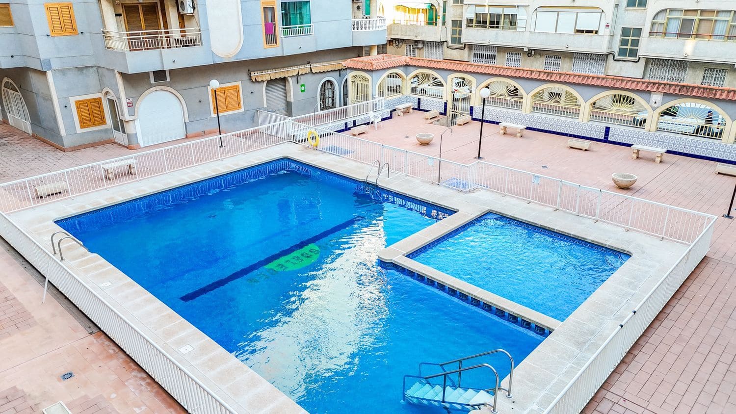 2 soveværelse Lejlighed til salg i Torrevieja med swimmingpool garage - € 159.900 (Ref: 9861403)
