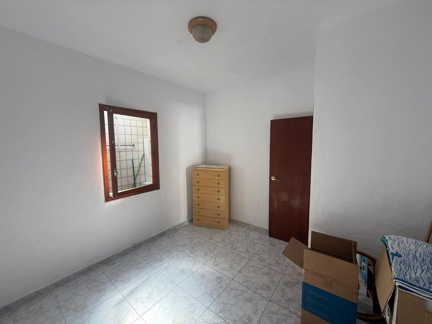 2 makuuhuone Omakotitalo myytävänä paikassa Torrevieja mukana 
autotalli - 139 900 € (Ref: 9866236)