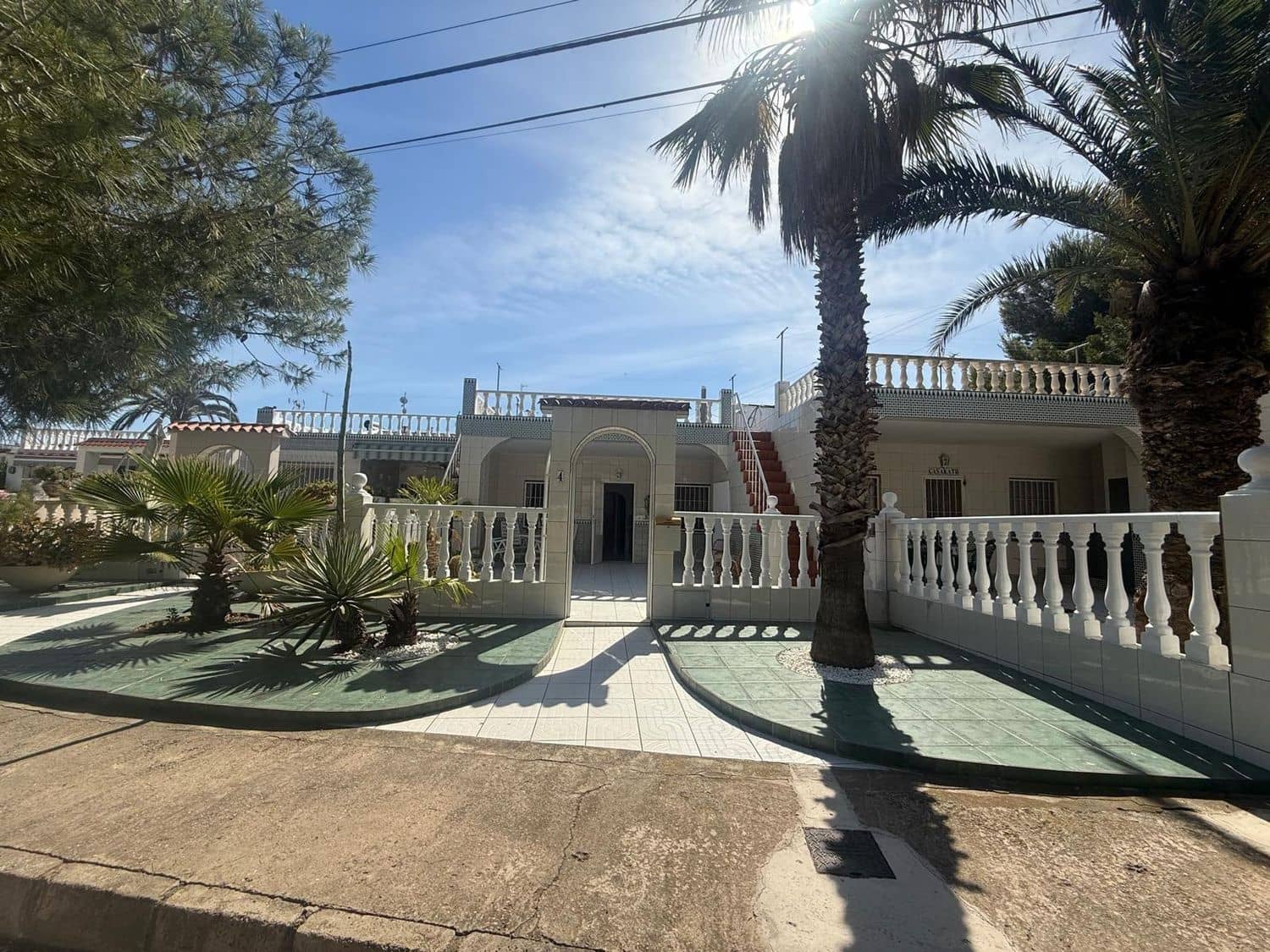 2 makuuhuone Omakotitalo myytävänä paikassa Torrevieja mukana 
autotalli - 139 900 € (Ref: 9866236)
