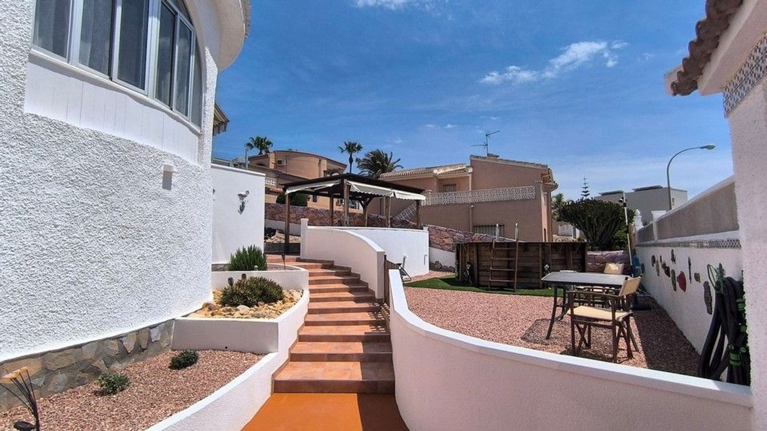 4 slaapkamer Villa te koop in Ciudad Quesada met zwembad garage - € 450.000 (Ref: 9872906)