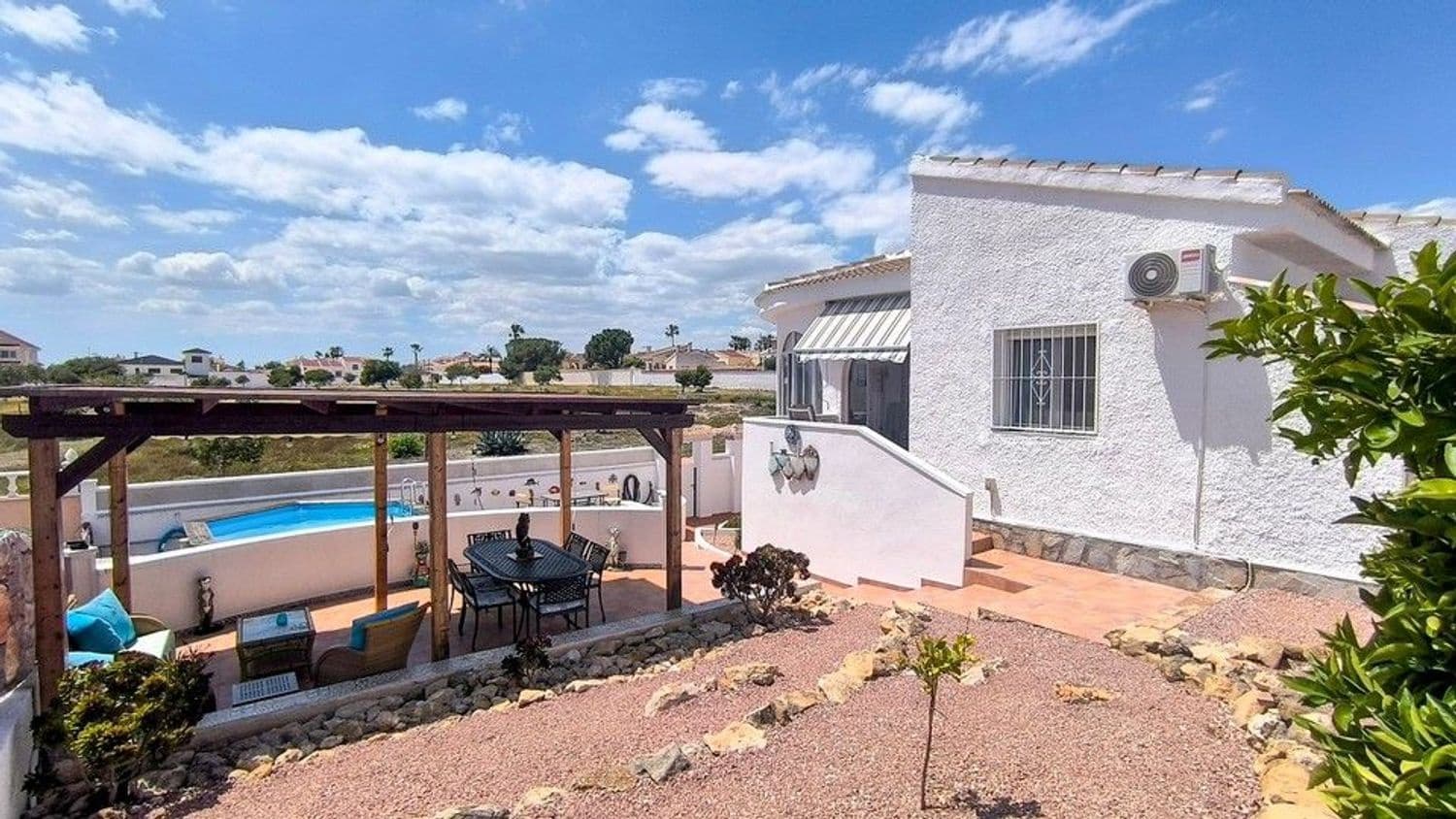 4 slaapkamer Villa te koop in Ciudad Quesada met zwembad garage - € 450.000 (Ref: 9872906)