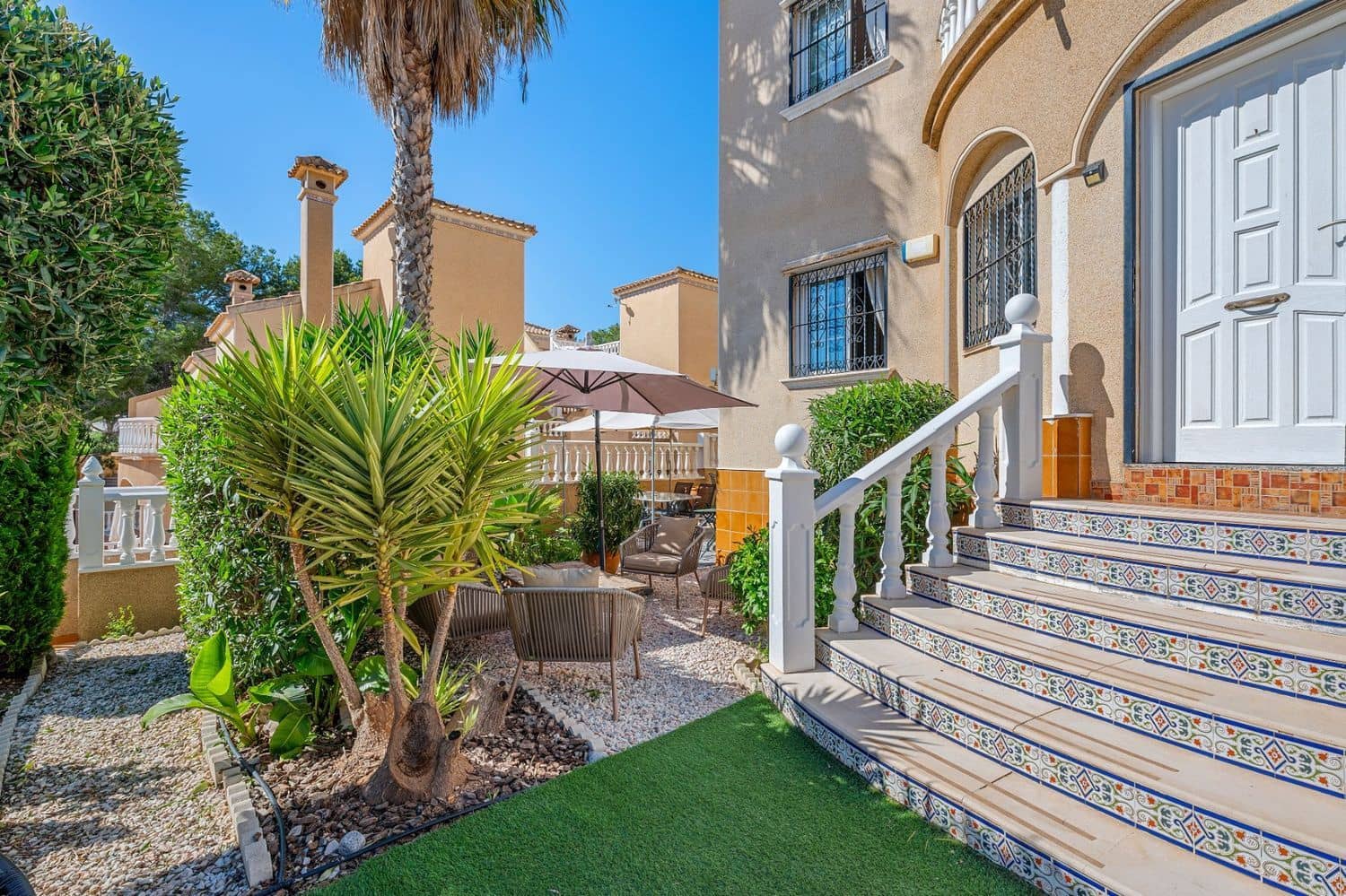 3 sypialnia Dom na sprzedaż w Villamartin z basenem garażem - 265 000 € (Ref: 9880541)