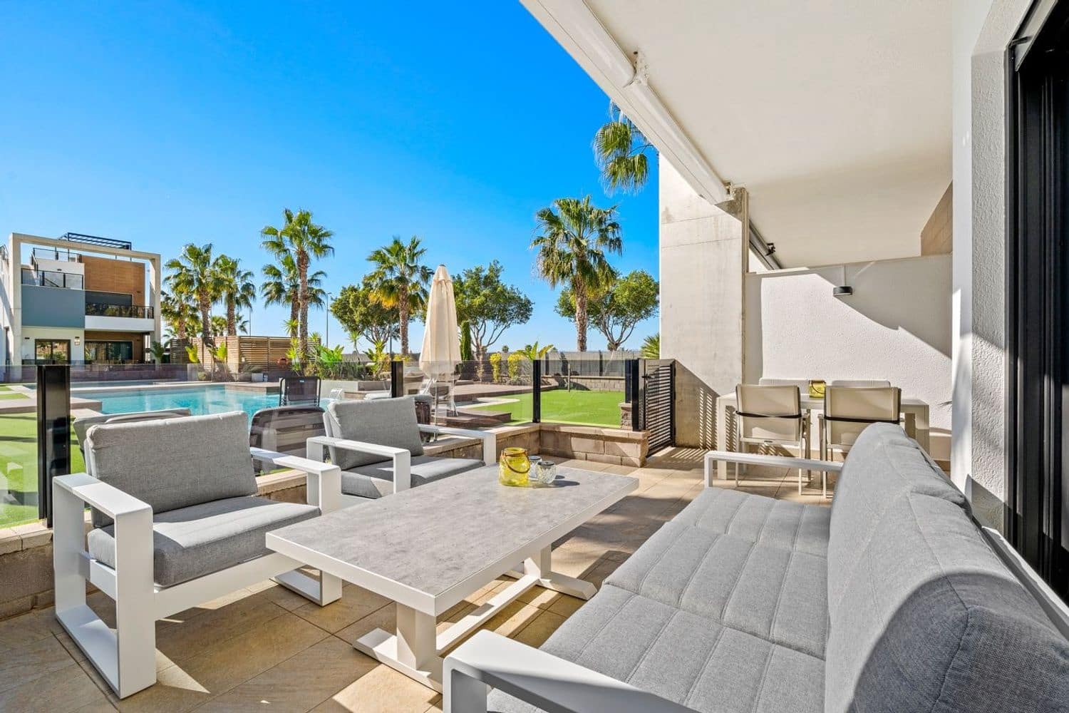 2 soverom Leilighet til salgs i Guardamar del Segura med svømmebasseng garasje - € 265 000 (Ref: 9880542)