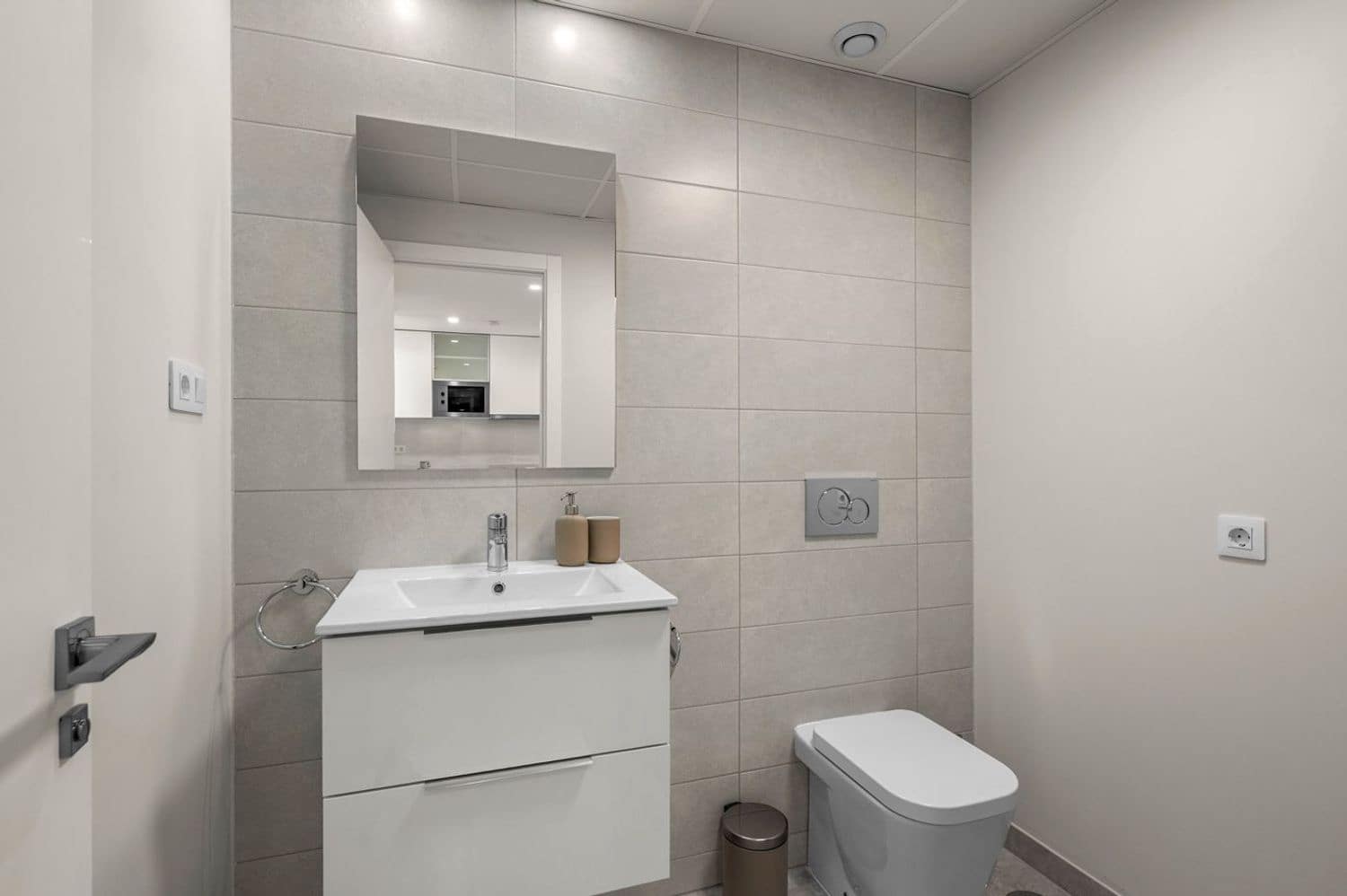 2 Zimmer Apartment zu verkaufen in Filipinas mit Pool Garage - 249.000 € (Ref: 9891607)