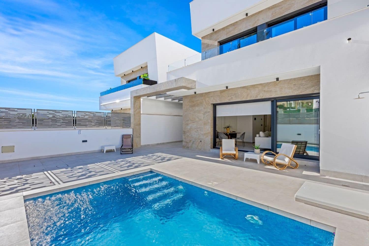 Chalet de 3 habitaciones en Alicante / Alacant ciudad en venta con piscina garaje - 475.000 € (Ref: 9891610)