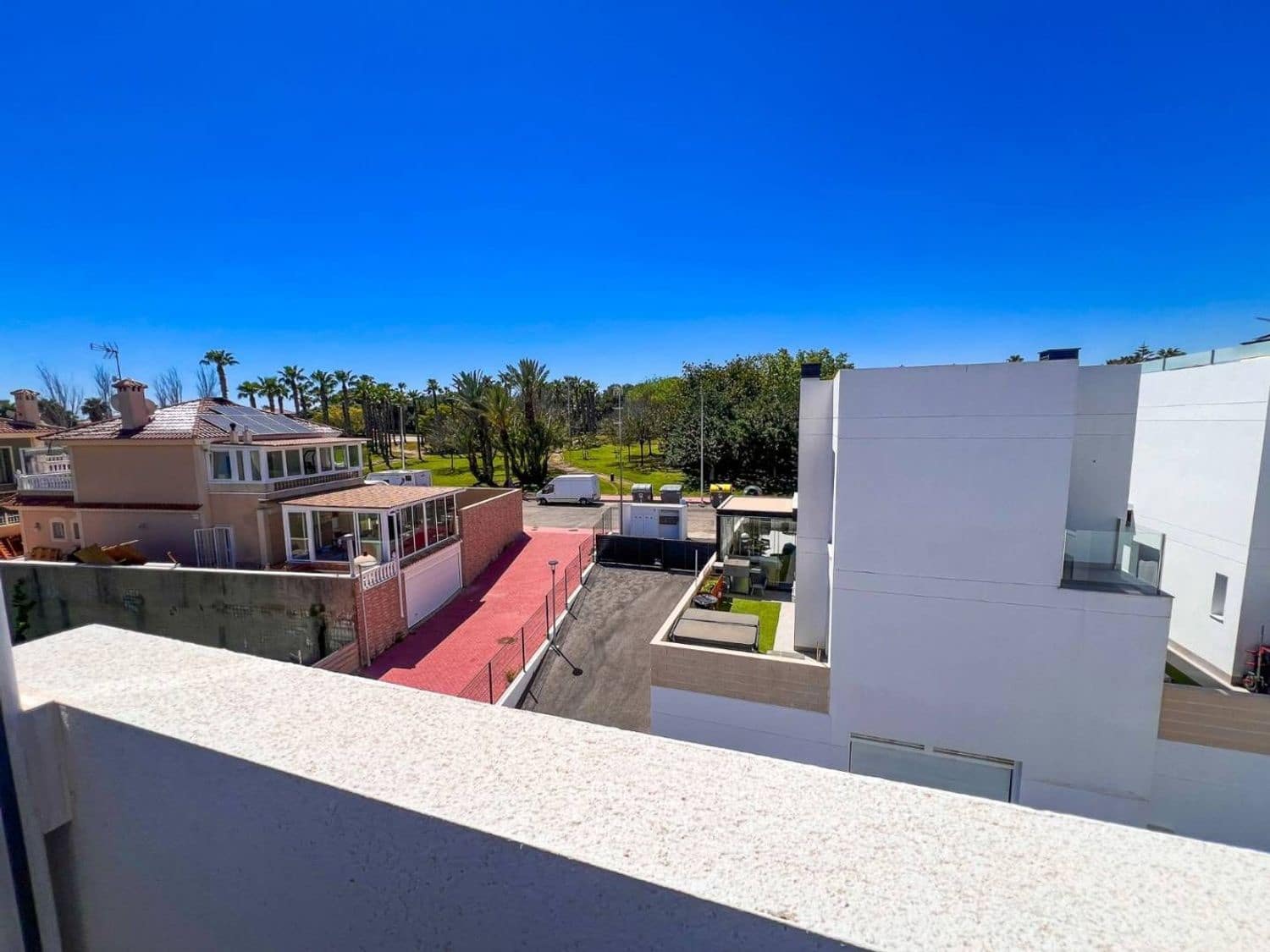 Chalet de 3 habitaciones en Alicante / Alacant ciudad en venta con piscina garaje - 595.000 € (Ref: 9895553)