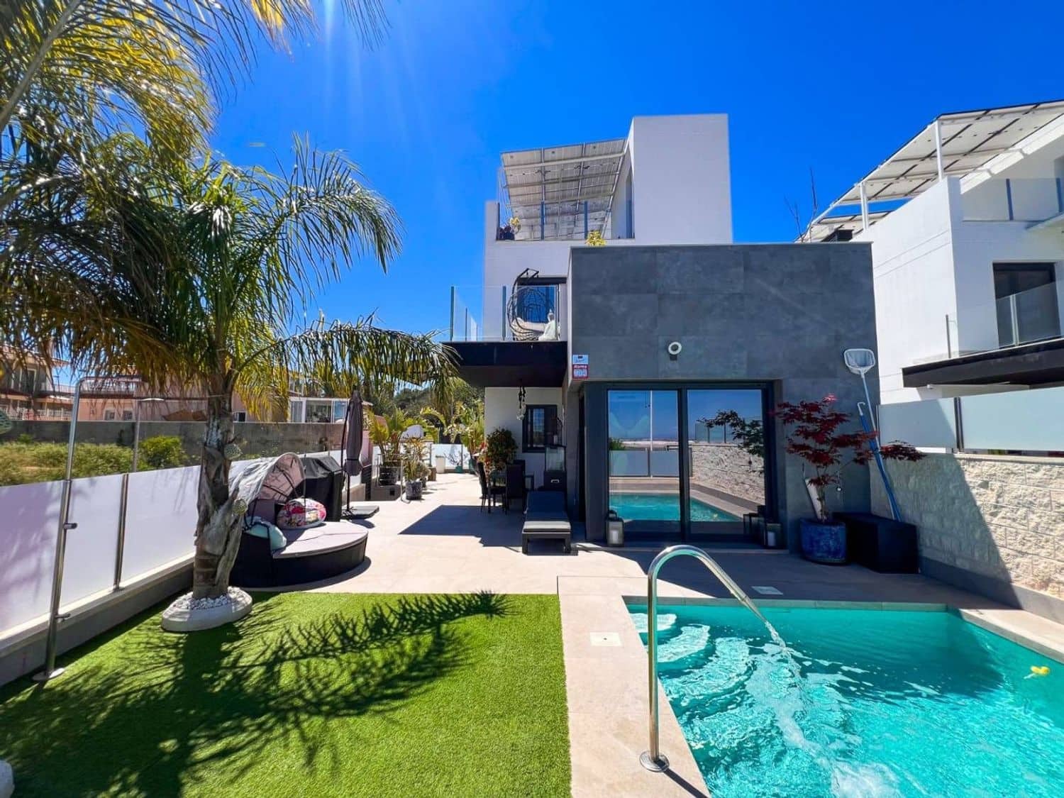 Chalet de 3 habitaciones en Alicante / Alacant ciudad en venta con piscina garaje - 595.000 € (Ref: 9895553)