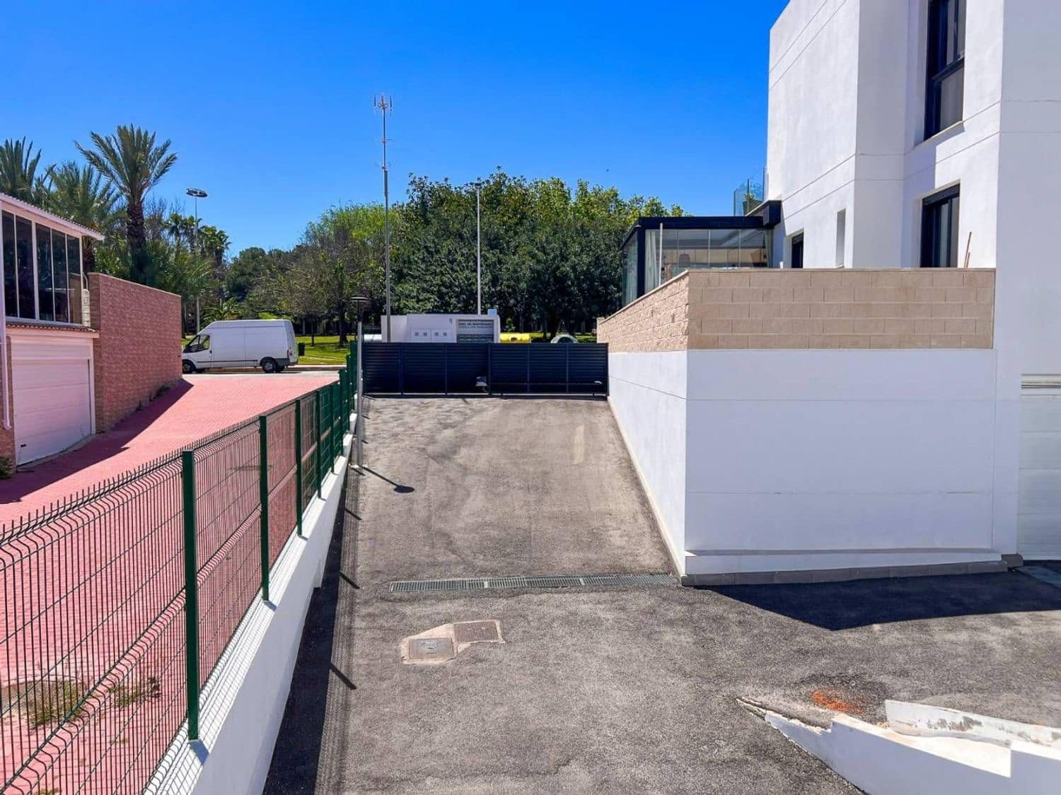 Chalet de 3 habitaciones en Alicante / Alacant ciudad en venta con piscina garaje - 595.000 € (Ref: 9895553)