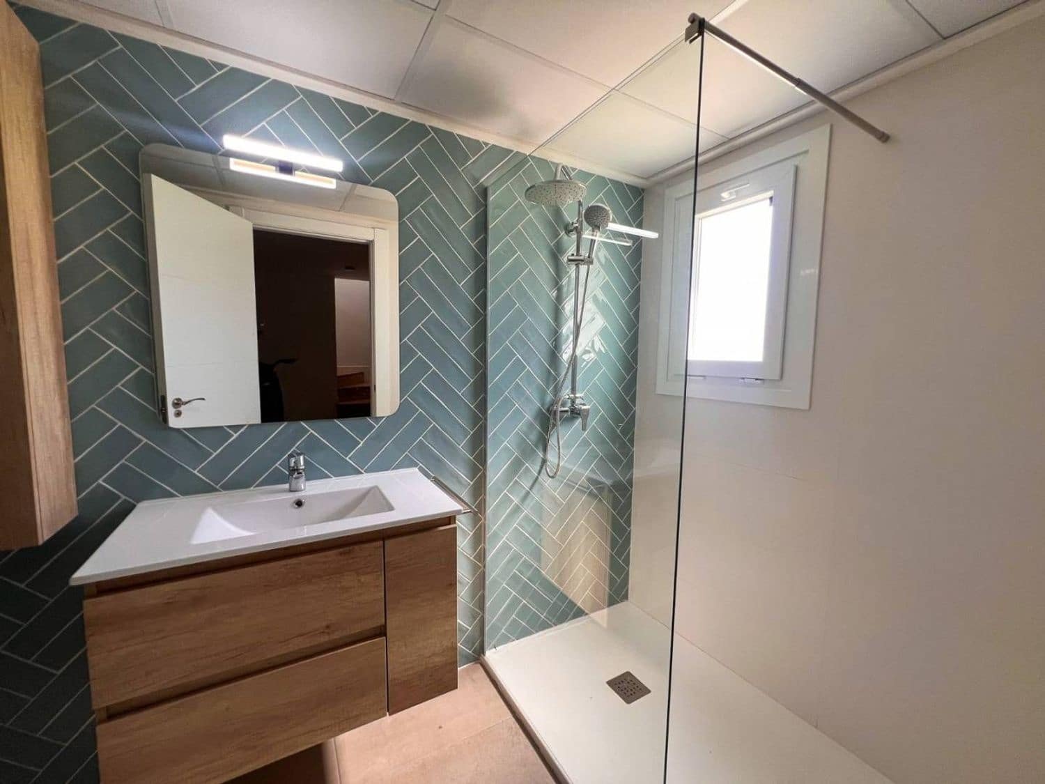 5 soverom Villa til salgs i Alicante by med svømmebasseng garasje - € 665 000 (Ref: 9895554)