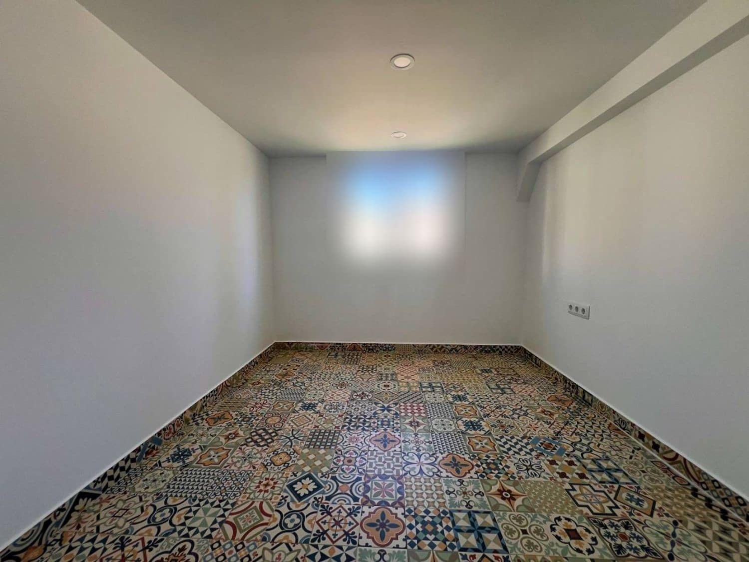 5 soverom Villa til salgs i Alicante by med svømmebasseng garasje - € 665 000 (Ref: 9895554)