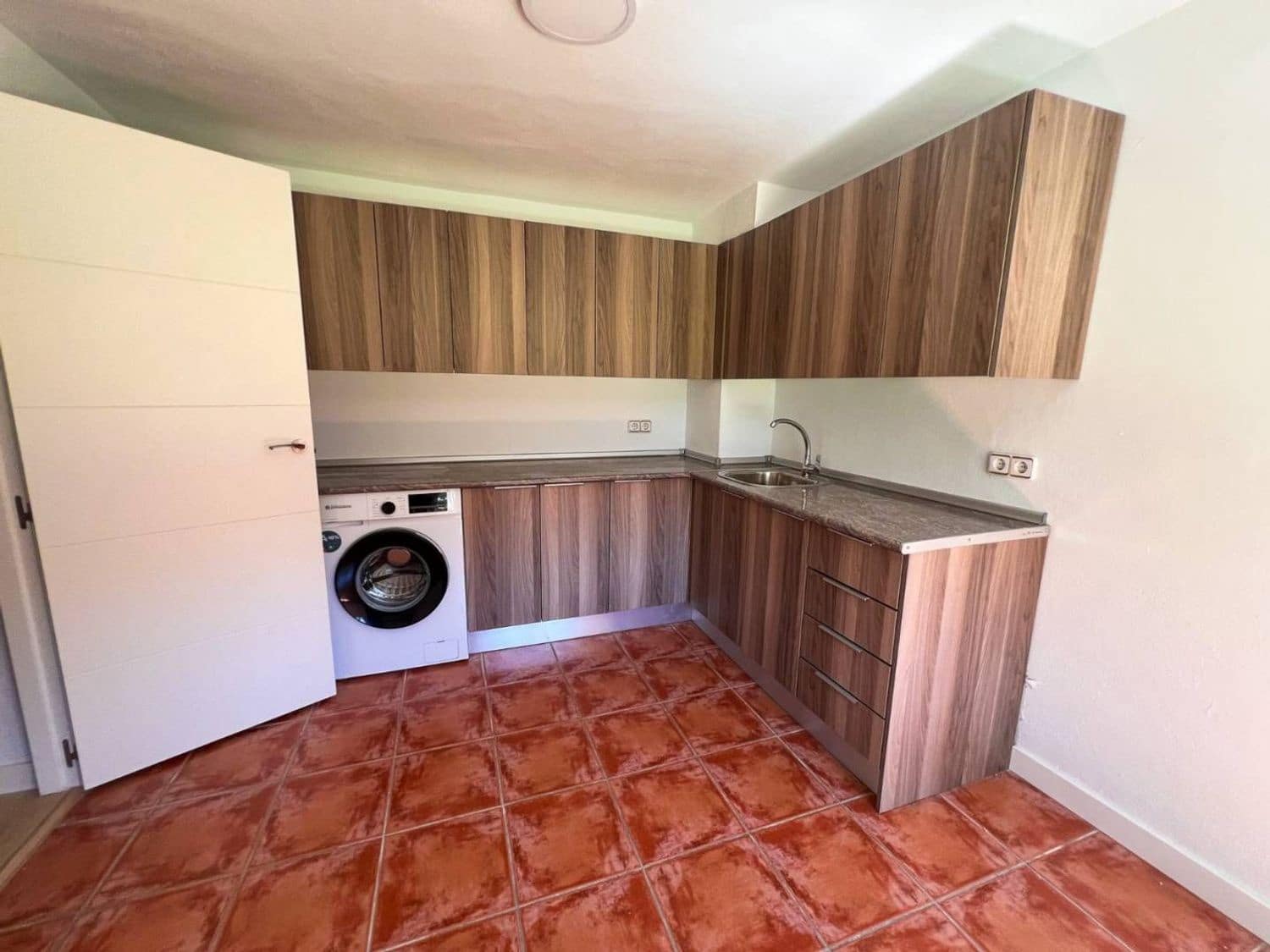5 soverom Villa til salgs i Alicante by med svømmebasseng garasje - € 665 000 (Ref: 9895554)